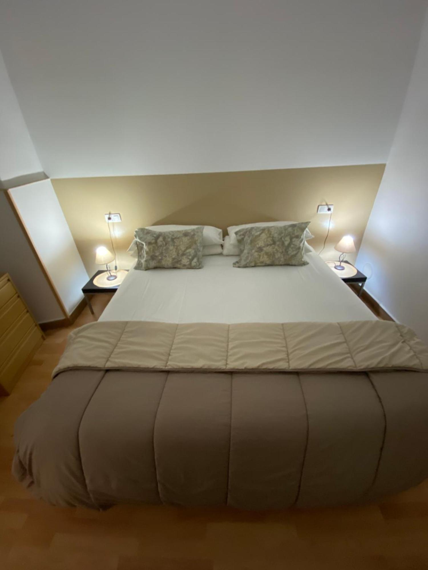 Apartamentos Caces Екстериор снимка